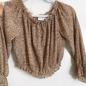 ✨PRINCESS POLLY cropped leopard shirt